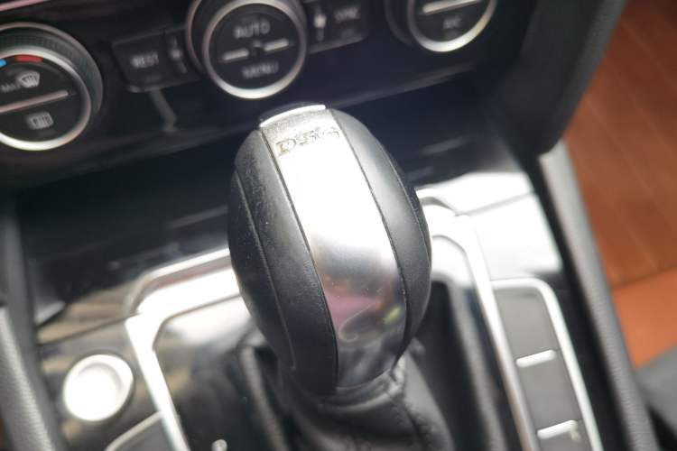 Used Volkswagen Magotan 2018 330TSI DSG Luxury Model Gear Lever