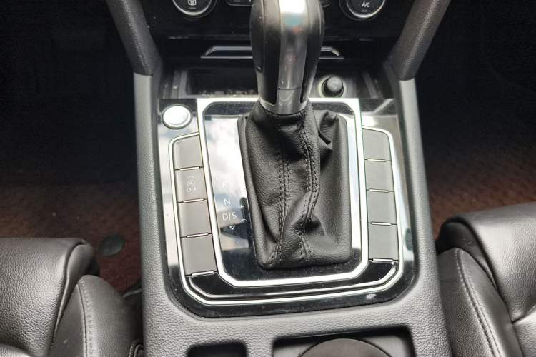 Used Volkswagen Magotan 2018 Facelift 330TSI DSG Luxury Model Gear Lever