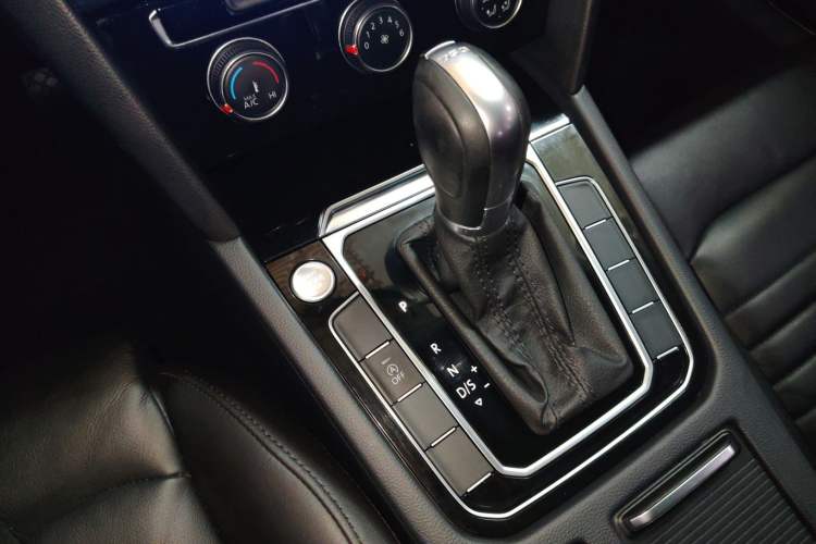 Used Volkswagen Magotan 2018 330TSI DSG Advanced Model Gear Lever