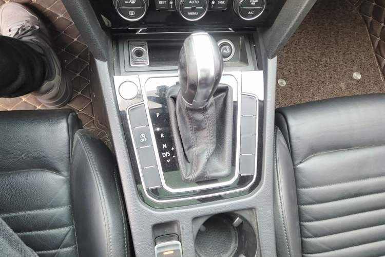 Used Volkswagen Magotan 2018 Facelift 330TSI DSG Luxury Model Gear Lever
