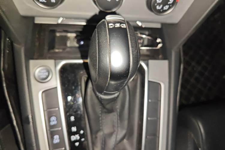 Used Volkswagen Magotan 2018 330TSI DSG Comfort Model Gear Lever