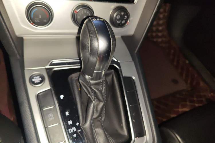 Used Volkswagen Magotan 2018 280TSI DSG Comfort Model Gear Lever