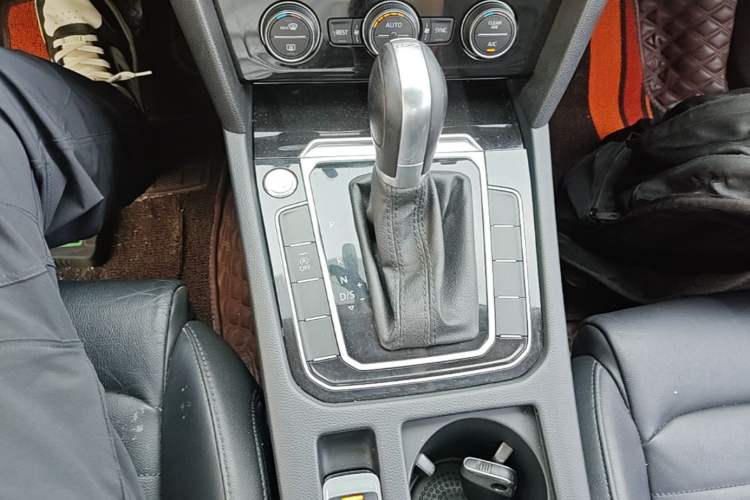 Used Volkswagen Magotan 2018 Facelift 330TSI DSG Luxury Model Gear Lever