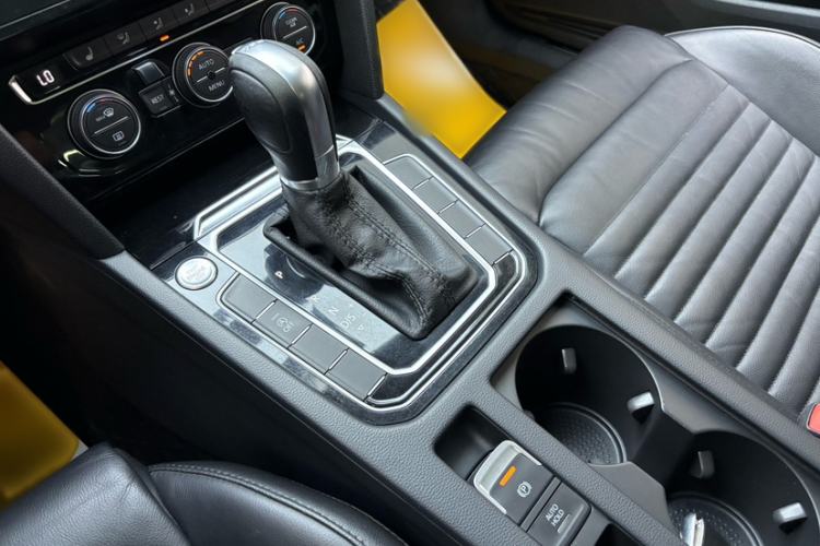 Used Volkswagen Magotan 2018 Facelift 330TSI DSG Luxury Model Gear Lever