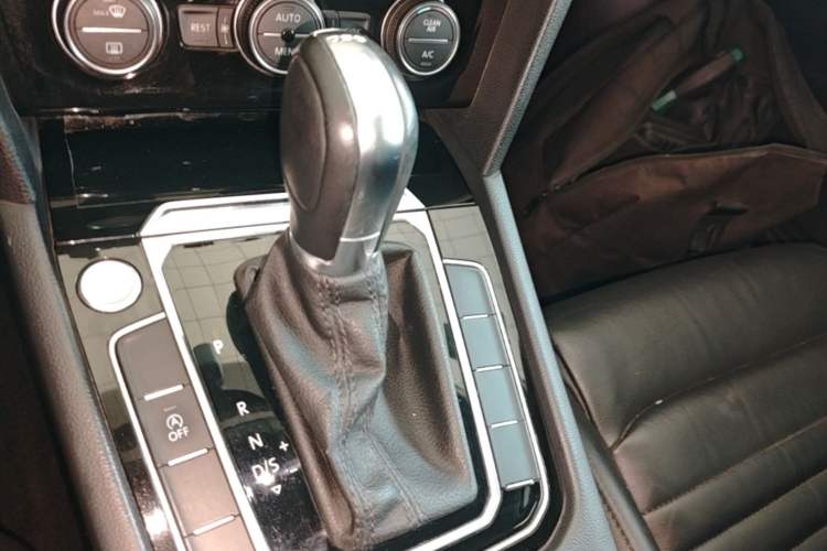 Used Volkswagen Magotan 2018 Facelift 330TSI DSG Luxury Model Gear Lever