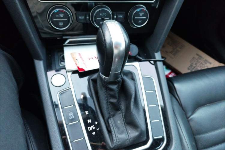Used Volkswagen Magotan 2018 Facelift 330TSI DSG Luxury Model Gear Lever
