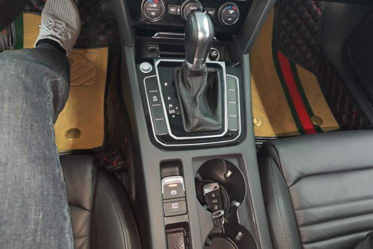 Used Volkswagen Magotan 2018 Facelift 330TSI DSG Luxury Model Gear Lever