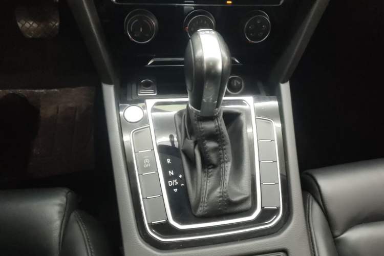 Used Volkswagen Magotan 2018 330TSI DSG Advanced Model Gear Lever