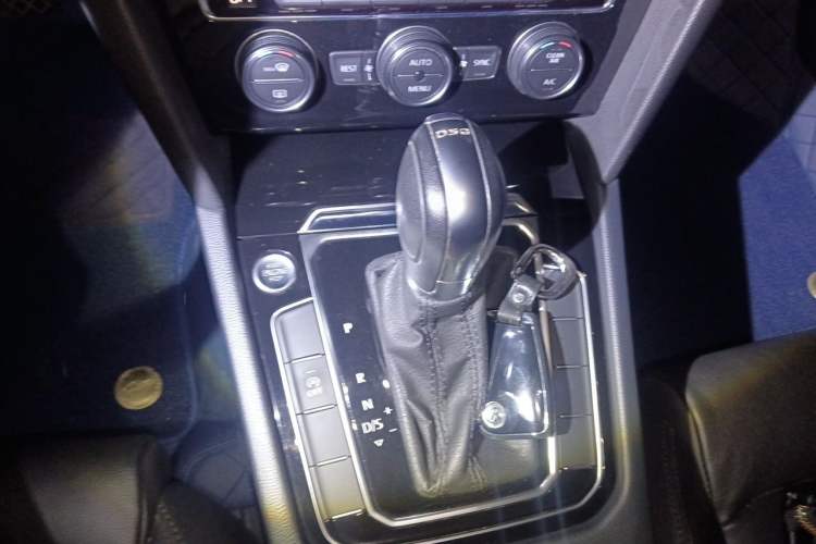 Used Volkswagen Magotan 2018 Facelift 330TSI DSG Luxury Model Gear Lever