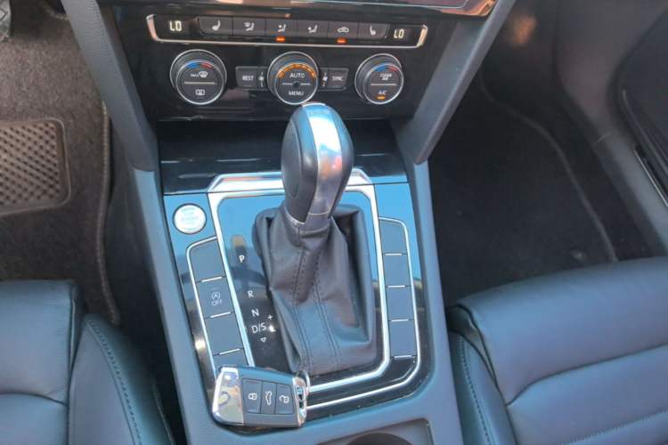 Used Volkswagen Magotan 2018 Facelift 330TSI DSG Luxury Model Gear Lever