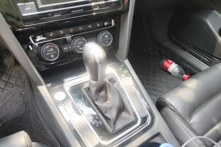 Used Volkswagen Magotan 2018 Facelift 330TSI DSG Luxury Model Gear Lever