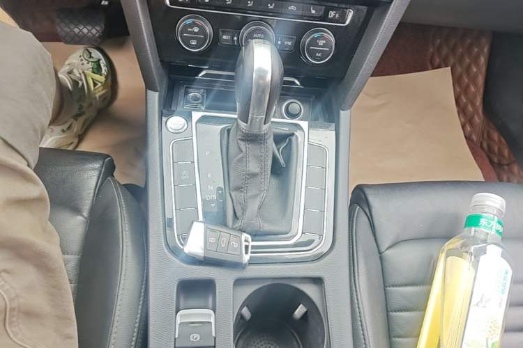 Used Volkswagen Magotan 2018 Facelift 330TSI DSG Luxury Model Gear Lever