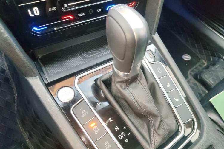 Used Volkswagen Magotan 2018 330TSI DSG Advanced Model Gear Lever