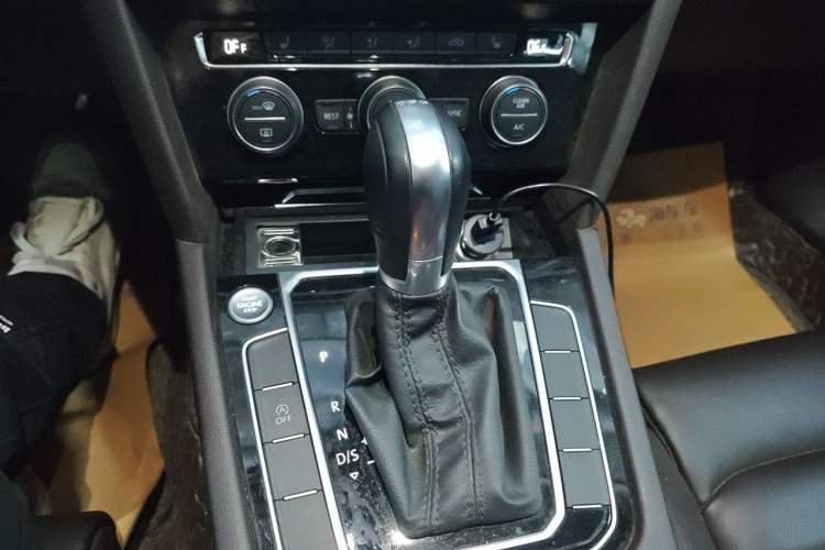 Used Volkswagen Magotan 2018 Facelift 330TSI DSG Luxury Model Gear Lever