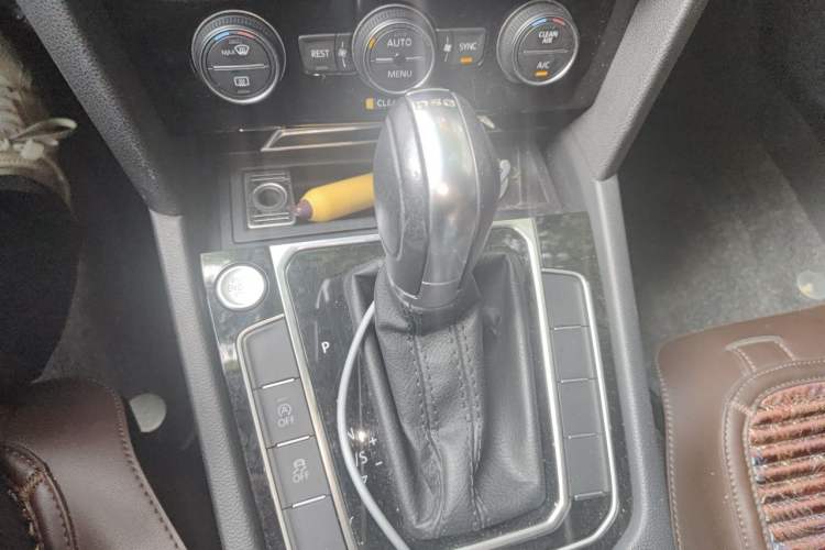 Used Volkswagen Magotan 2018 380TSI DSG Prestige Model Gear Lever