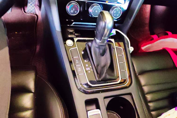 Used Volkswagen Magotan 2018 330TSI DSG Advanced Model Gear Lever