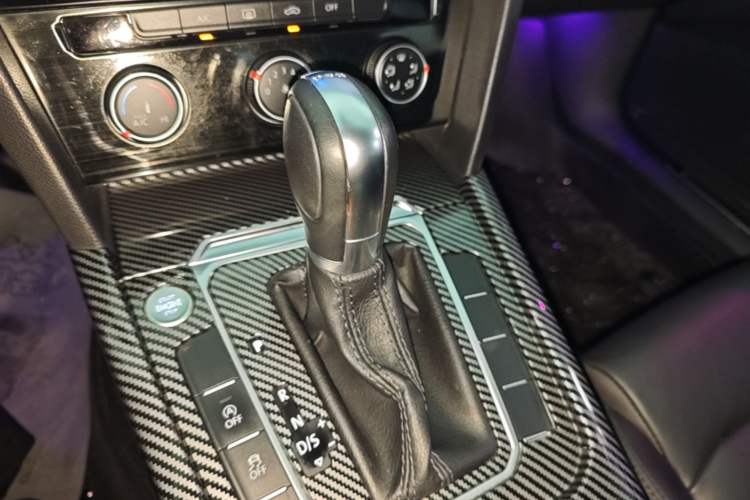 Used Volkswagen Magotan 2018 280TSI DSG Comfort Model Gear Lever
