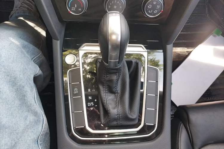 Used Volkswagen Magotan 2018 330TSI DSG Advanced Model Gear Lever