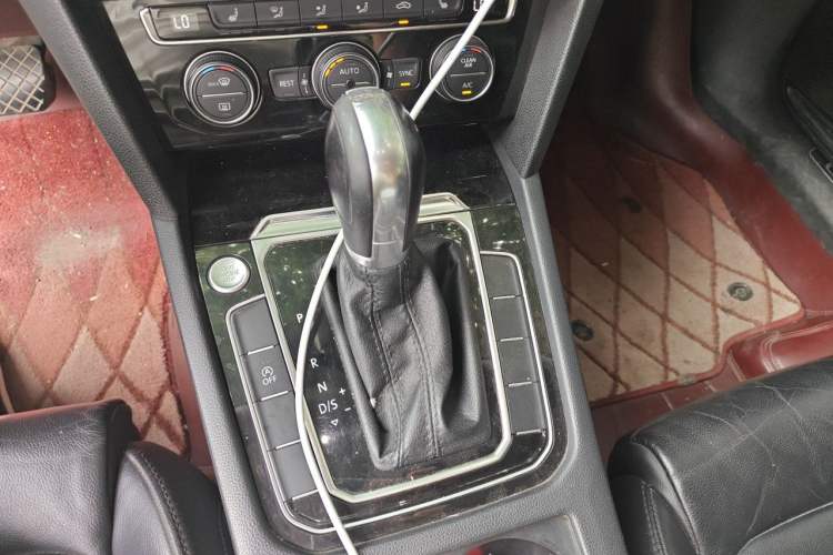 Used Volkswagen Magotan 2018 Facelift 330TSI DSG Luxury Model Gear Lever