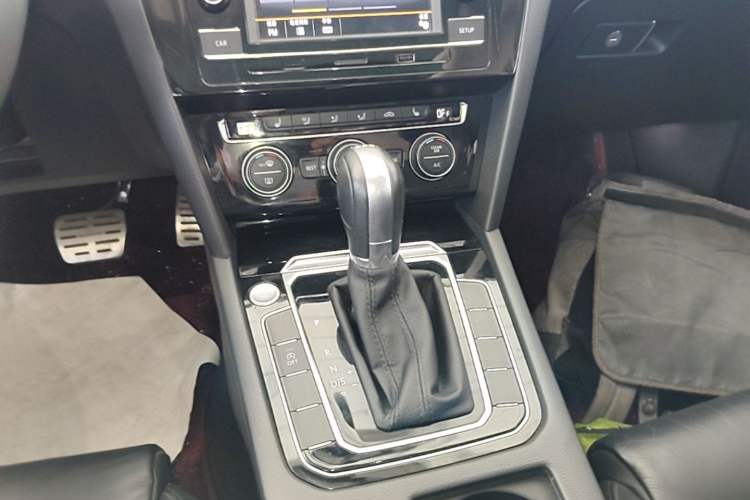 Used Volkswagen Magotan 2018 Facelift 330TSI DSG Luxury Model Gear Lever