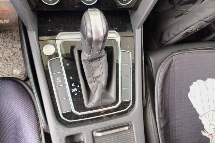 Used Volkswagen Magotan 2018 Facelift 330TSI DSG Luxury Model Gear Lever