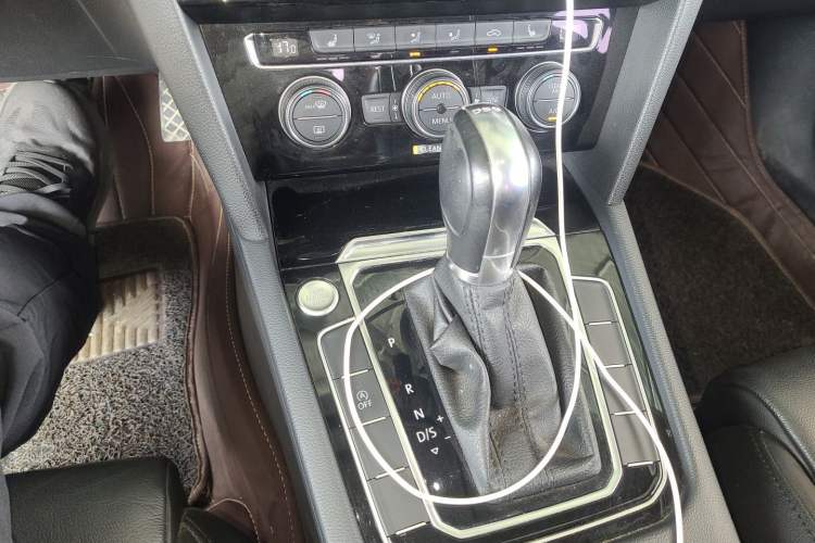 Used Volkswagen Magotan 2018 Facelift 330TSI DSG Luxury Model Gear Lever
