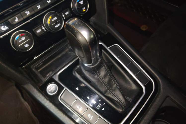 Used Volkswagen Magotan 2018 330TSI DSG Luxury Model Gear Lever