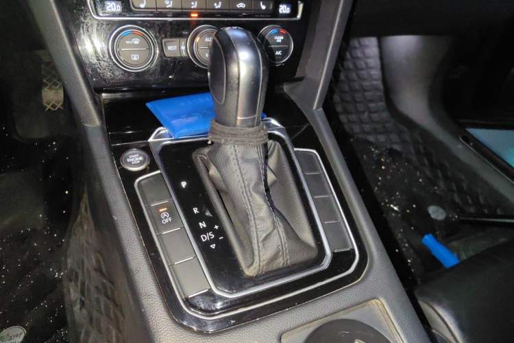 Used Volkswagen Magotan 2018 Facelift 330TSI DSG Luxury Model Gear Lever