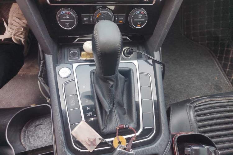 Used Volkswagen Magotan 2018 Facelift 330TSI DSG Luxury Model Gear Lever