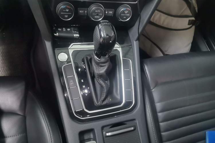 Used Volkswagen Magotan 2018 Facelift 330TSI DSG Luxury Model Gear Lever