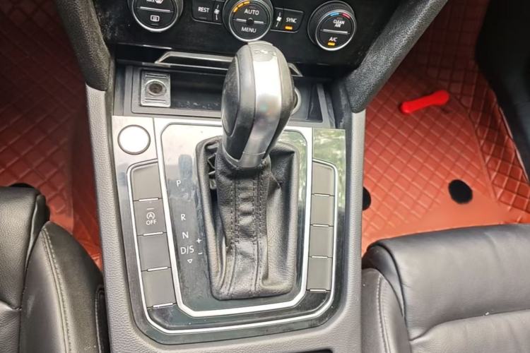 Used Volkswagen Magotan 2018 Facelift 330TSI DSG Luxury Model Gear Lever