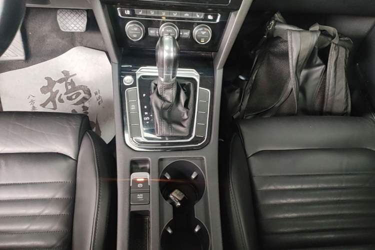 Used Volkswagen Magotan 2018 Facelift 330TSI DSG Luxury Model Gear Lever