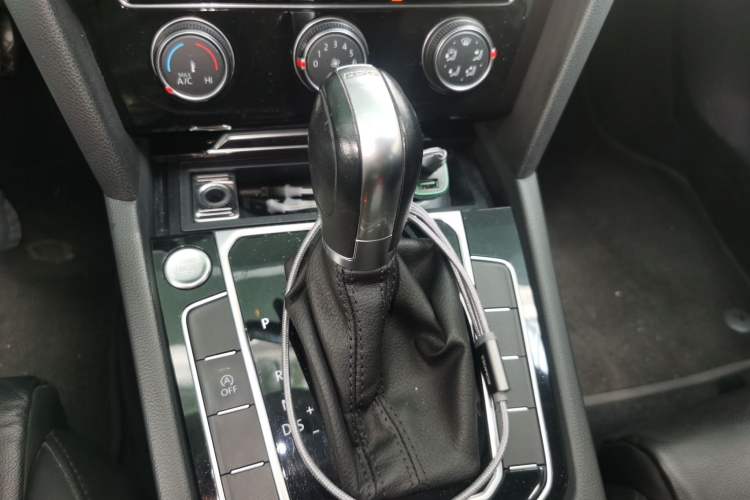 Used Volkswagen Magotan 2018 330TSI DSG Advanced Model Gear Lever