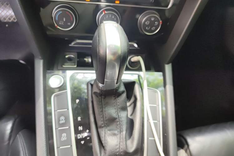 Used Volkswagen Magotan 2018 330TSI DSG Advanced Model Gear Lever