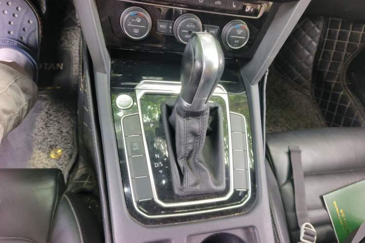 Used Volkswagen Magotan 2018 Facelift 330TSI DSG Luxury Model Gear Lever