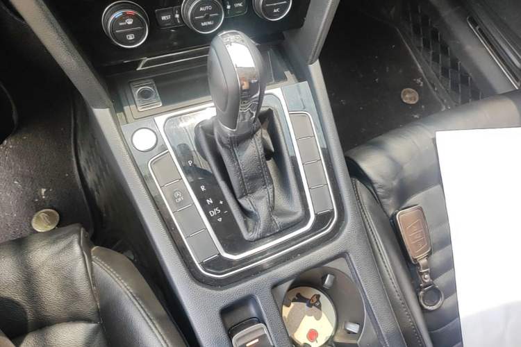 Used Volkswagen Magotan 2018 Facelift 330TSI DSG Luxury Model Gear Lever