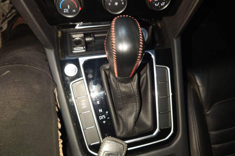 Used Volkswagen Magotan 2018 330TSI DSG Advanced Model Gear Lever