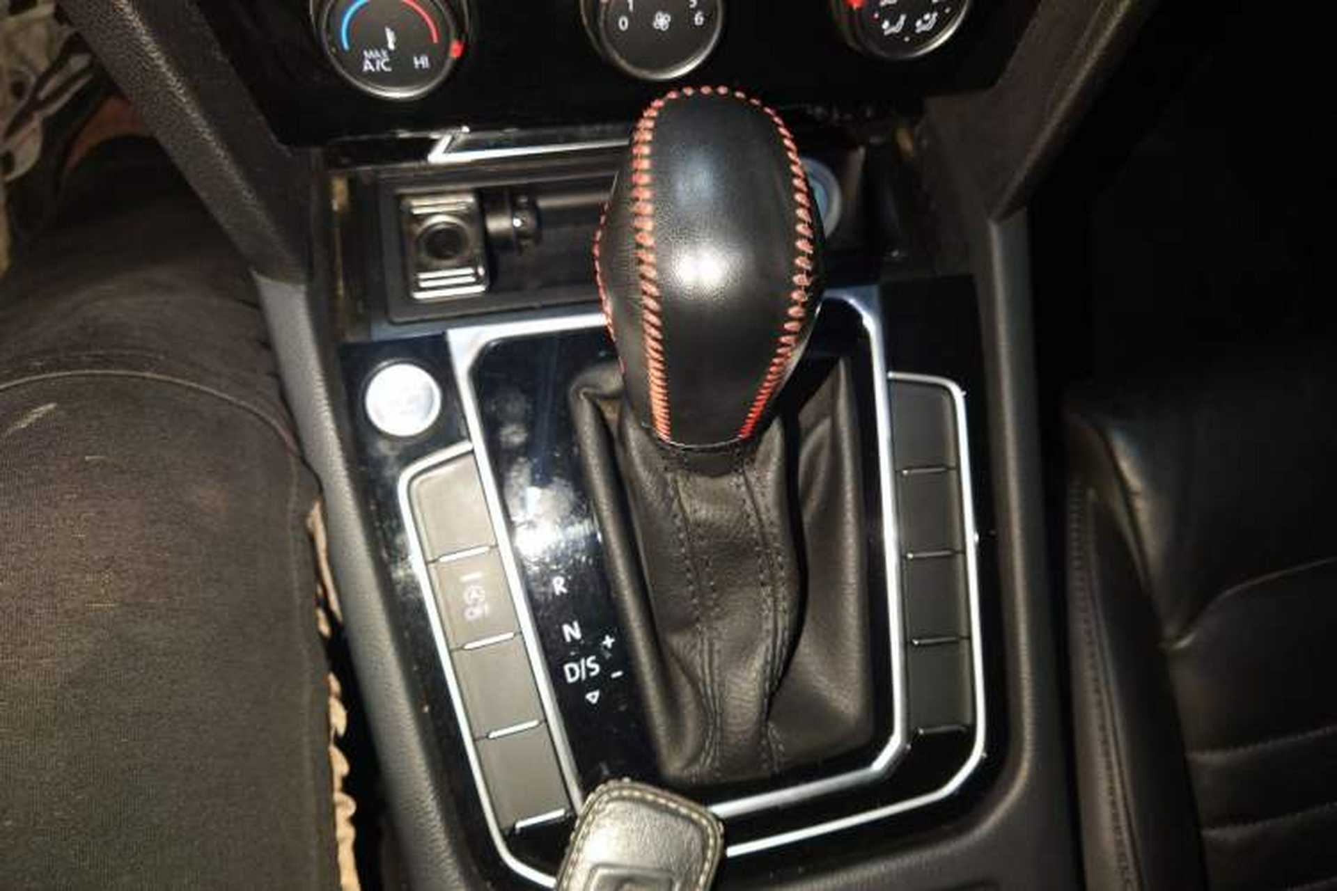 Used Volkswagen Magotan 2018 330TSI DSG Advanced Model Gear Lever
