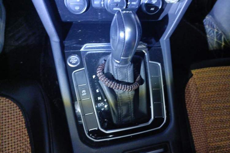 Used Volkswagen Magotan 2018 Facelift 330TSI DSG Luxury Model Gear Lever