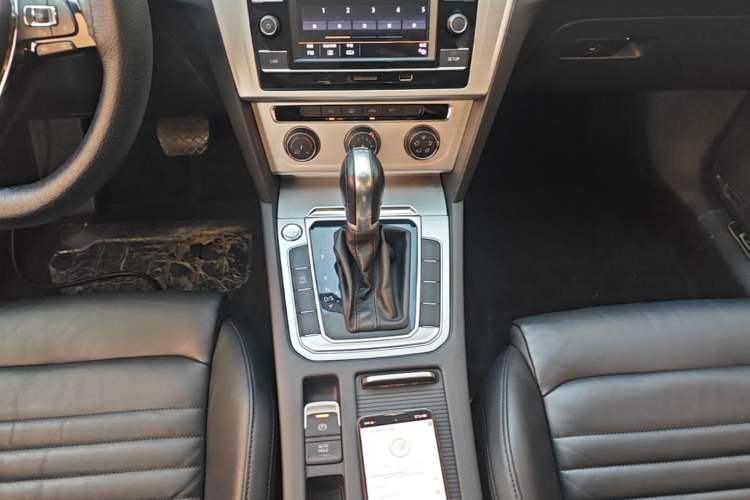 Used Volkswagen Magotan 2018 280TSI DSG Comfort Model Gear Lever