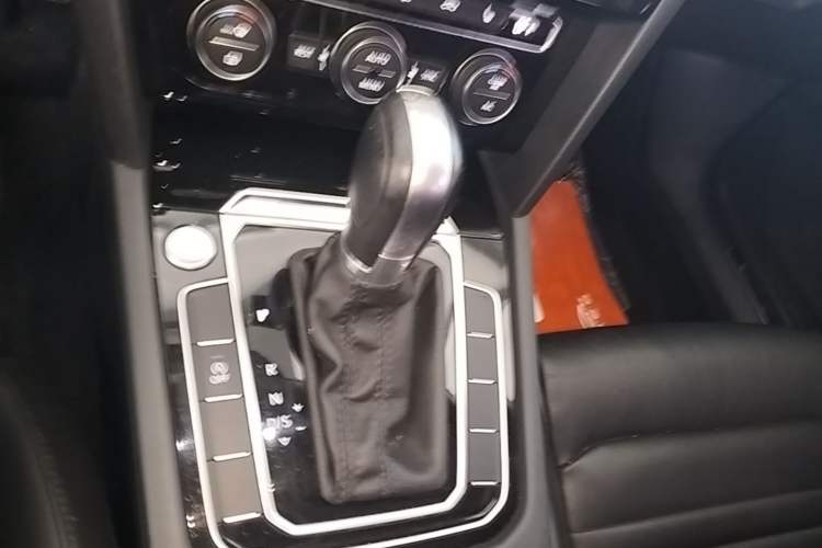 Used Volkswagen Magotan 2018 Facelift 330TSI DSG Luxury Model Gear Lever