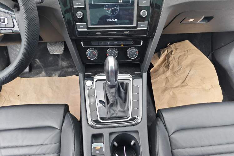 Used Volkswagen Magotan 2018 330TSI DSG Advanced Model Gear Lever