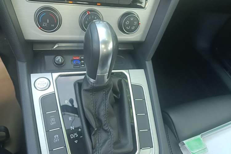 Used Volkswagen Magotan 2018 280TSI DSG Comfort Model Gear Lever