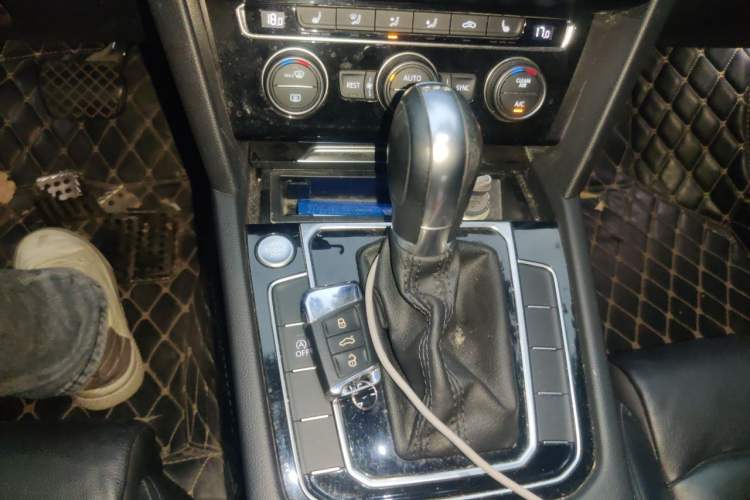 Used Volkswagen Magotan 2018 Facelift 330TSI DSG Luxury Model Gear Lever