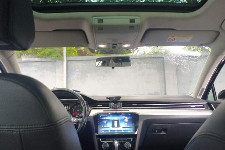 Used Volkswagen Magotan 2018 330TSI DSG Advanced Model Headliner
