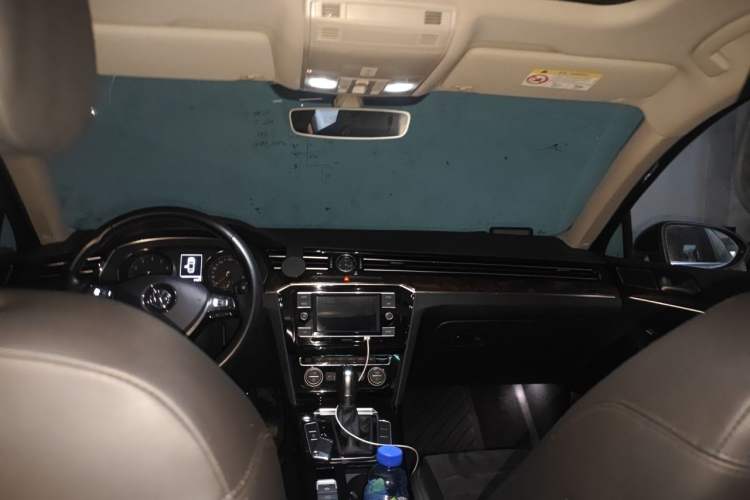 Used Volkswagen Magotan 2018 330TSI DSG Luxury Model Headliner
