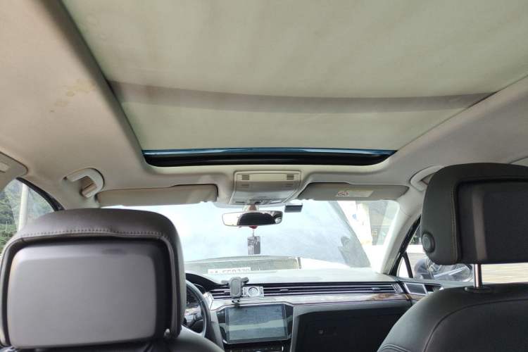 Used Volkswagen Magotan 2018 330TSI DSG Luxury Model Headliner