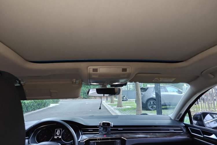 Used Volkswagen Magotan 2018 330TSI DSG Luxury Model Headliner