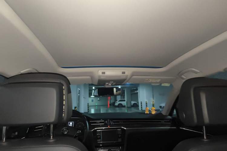 Used Volkswagen Magotan 2018 330TSI DSG Luxury Model Headliner