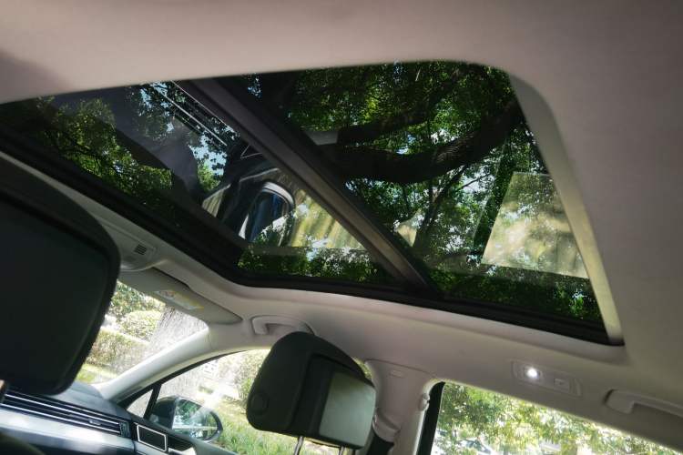 Used Volkswagen Magotan 2018 330TSI DSG Advanced Model Headliner